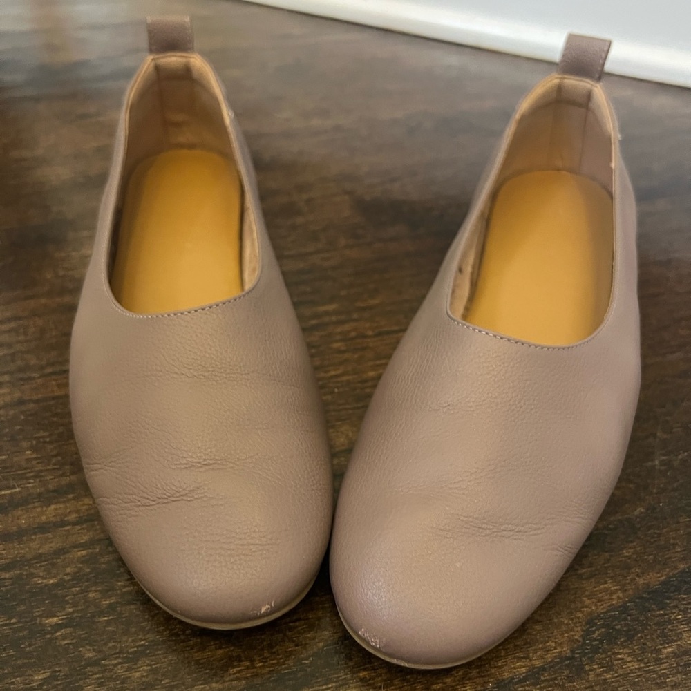 Everlane Women's Tan Leather Flats - Picture 2 of 8